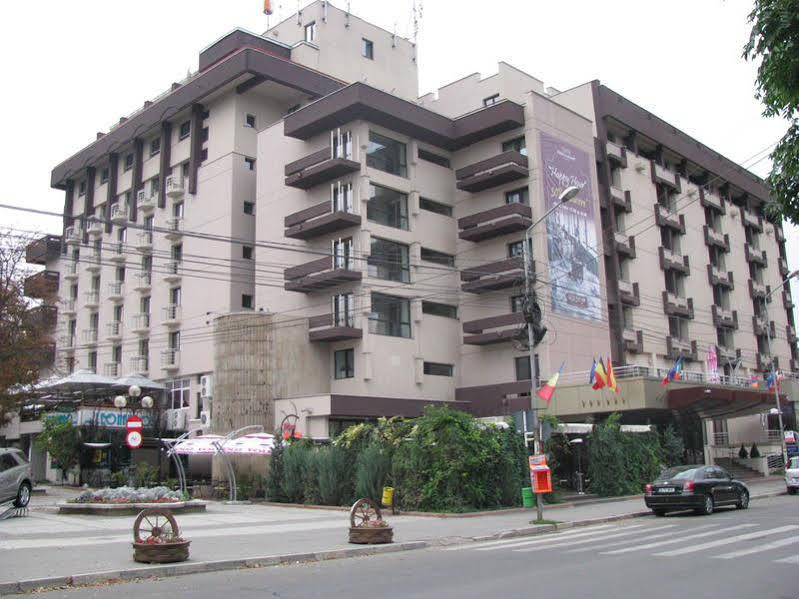 Hotel Rapsodia City Center Botoşani Екстериор снимка